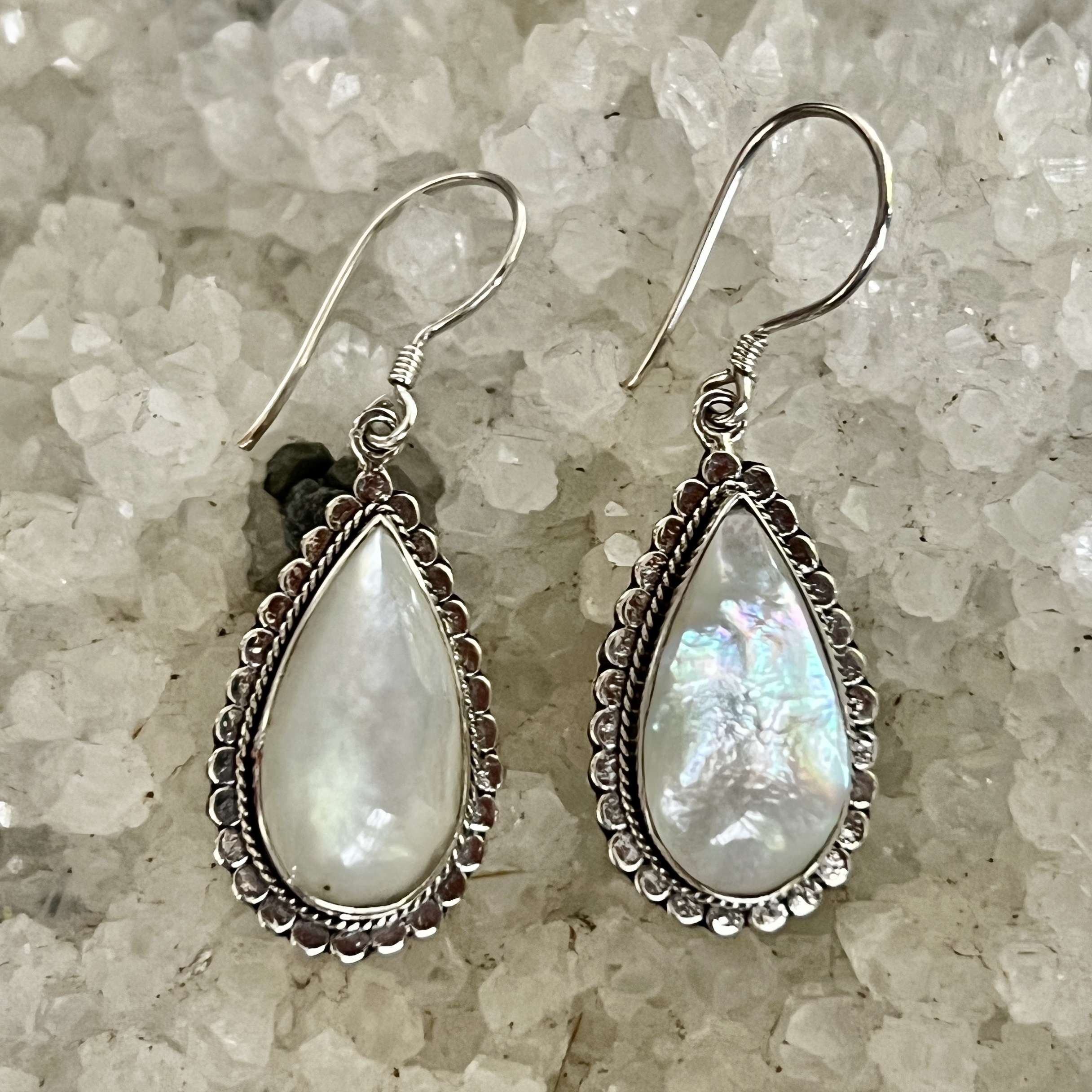 (HANDMADE 925 BALI STERLING SILVER FILIGREE EARRINGS WITH MOTHER OF PEARL)